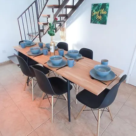 Luxury Maisonette Apartment - Ea View, Gym- 5 Min From Beach Larnaca Exterior photo