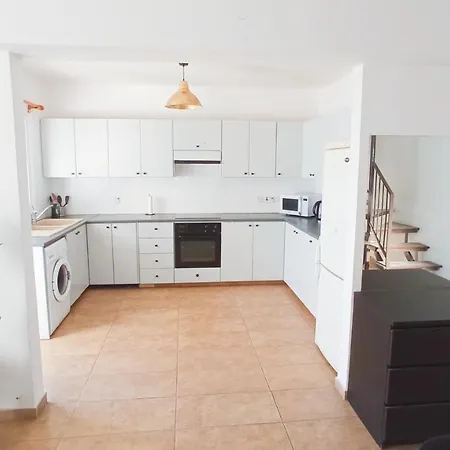 Luxury Maisonette Apartment - Ea View, Gym- 5 Min From Beach Larnaca Exterior photo